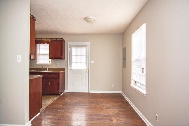 Building Photo - 670 Artic Ave
