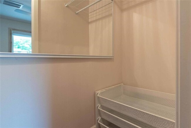 Building Photo - 3302 Catalina Dr