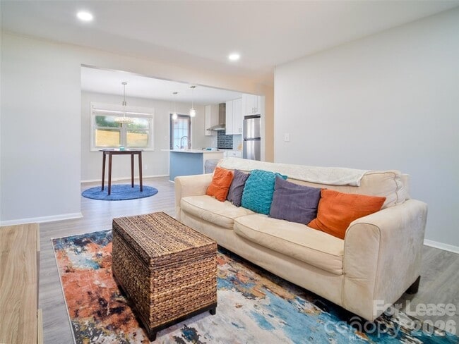 Building Photo - 2515 Thornton Rd