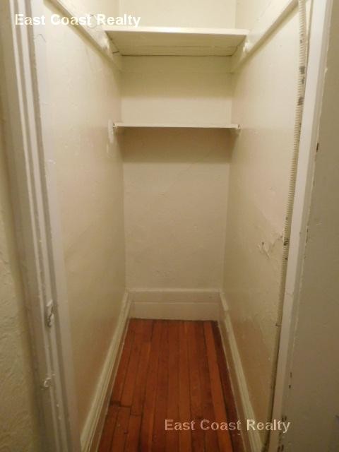 Building Photo - 161 Kelton St