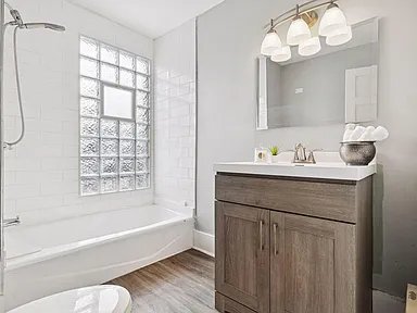 Building Photo - 2805 28th Ave S