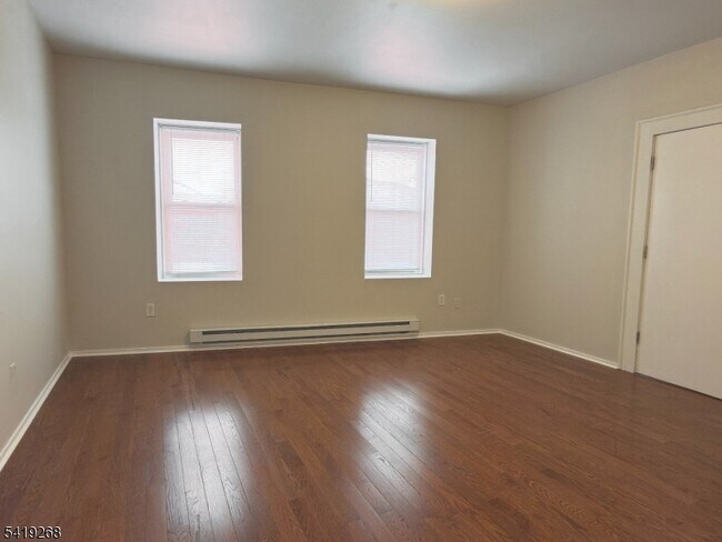 Building Photo - 39 Glenridge Ave