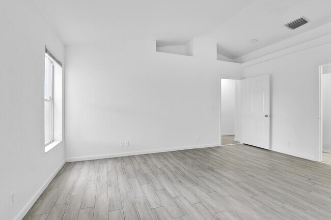 Building Photo - 13974 Folkestone Cir