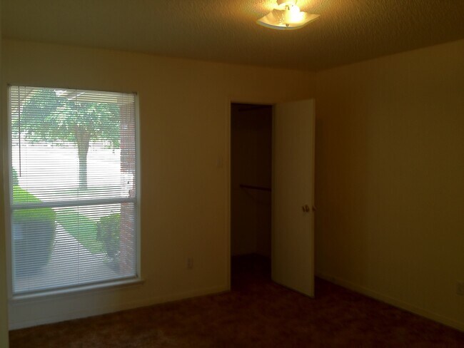 Building Photo - Duplex