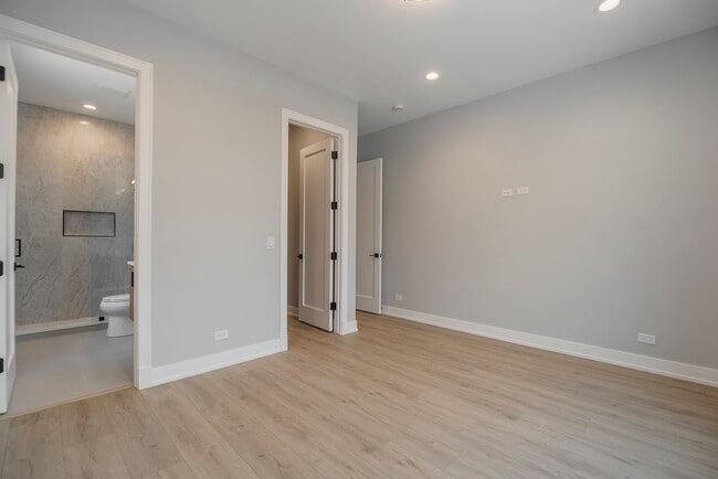 Building Photo - 3738 S Calumet Ave