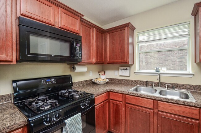 Building Photo - 2122 Platinum Mist Dr