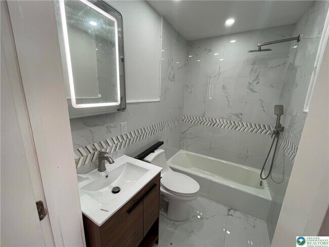 Building Photo - 701 Main St