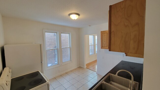 Building Photo - Chisholm Duplex