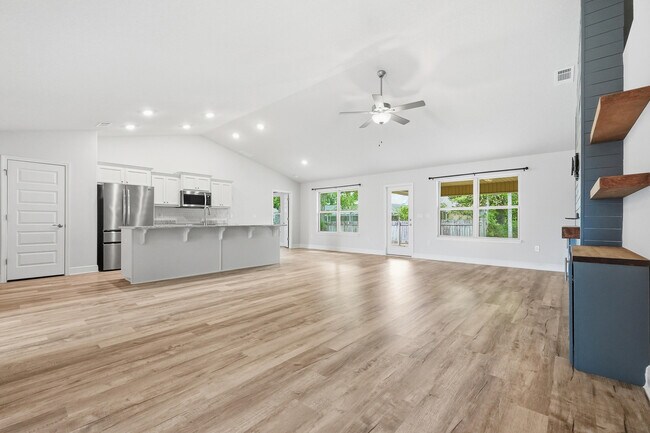 Building Photo - 5810 Crestlake Dr