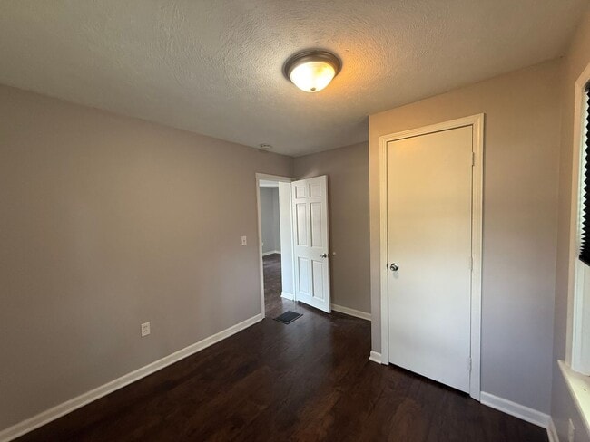 Building Photo - Charming 2-Bedroom Home in Godwin Heights ...