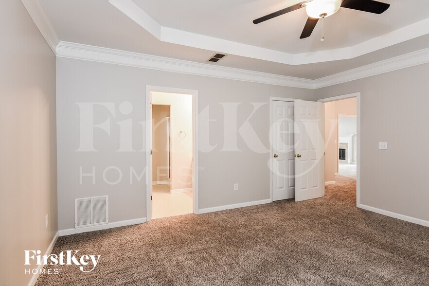 Building Photo - 135 Lexington Ct