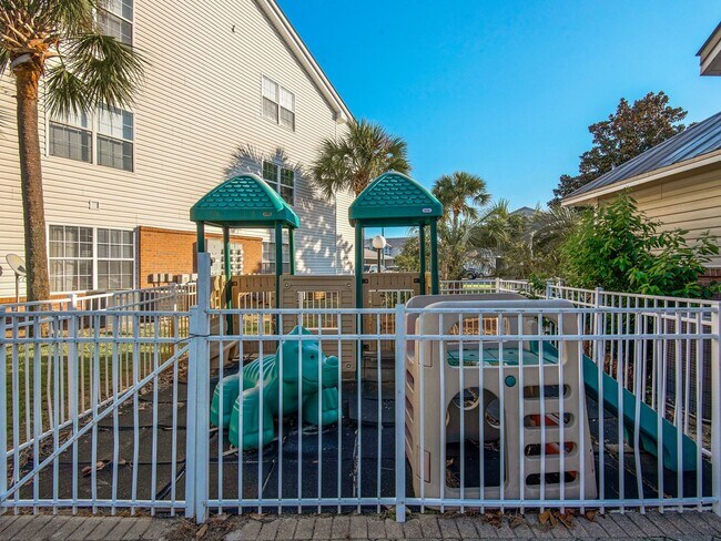 Building Photo - Spacious 2B/2B Unfurnished Condo near Beach in the Heart of Destin!