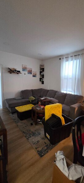 Building Photo - 35 Vernon Ave