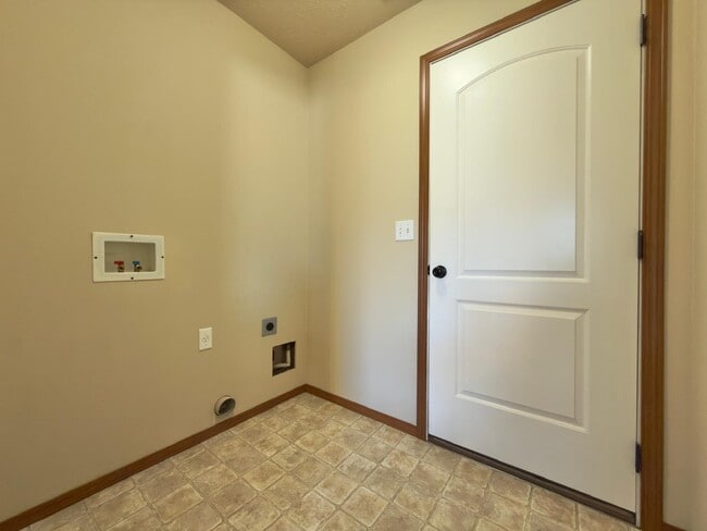 Building Photo - 1316 Robie Ln