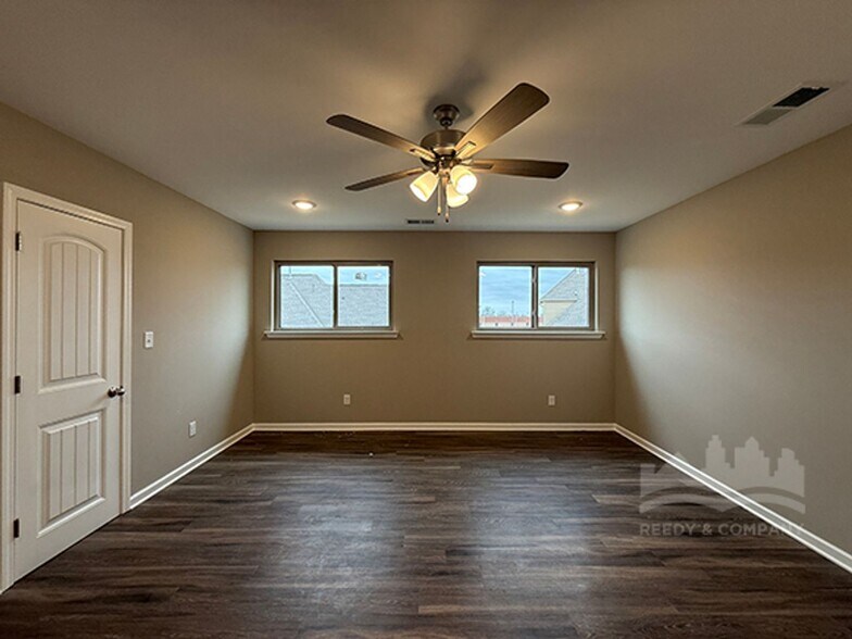 Building Photo - 581 Tucker View Dr