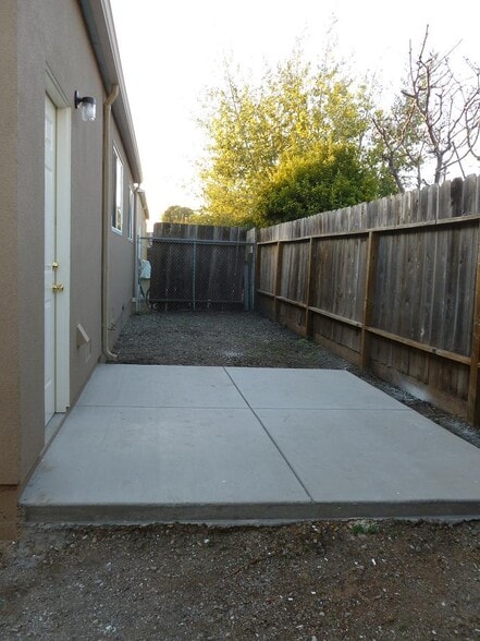 Building Photo - 439 Central Ct