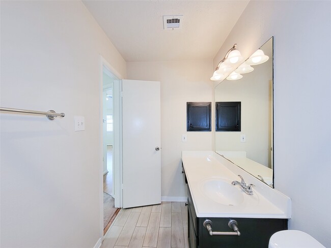 Building Photo - 8611 Pool Creek Dr