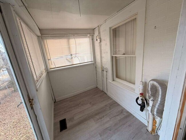 Building Photo - AVAILABLE NOW! Move-In Special Available – Free First Month’s Rent!