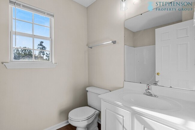 Building Photo - Fully Remodeled in Nov 2025!