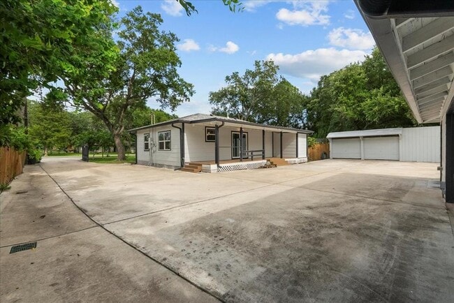 Building Photo - 2940 Piper Rd