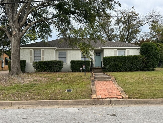 Primary Photo - 823 W. Fifth Street