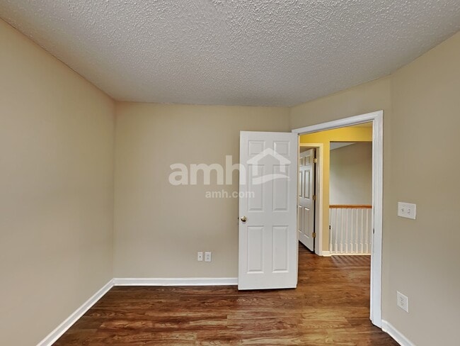 Building Photo - 607 Wallnut Hall Trl