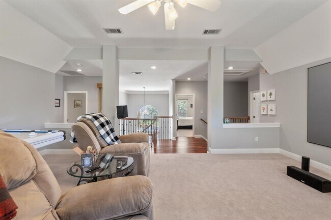 Building Photo - 2147 Hilton Head Dr