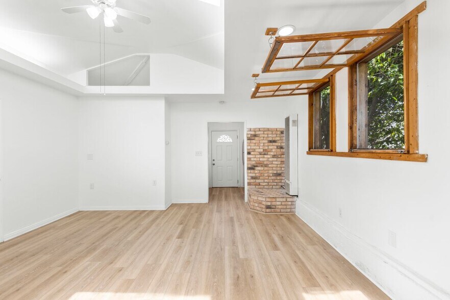 Primary Photo - 11110 Charnock Rd