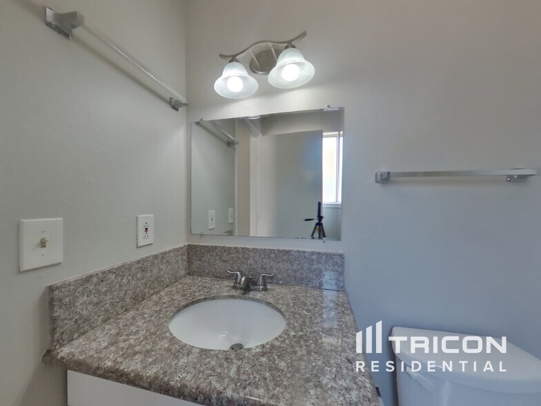 Building Photo - 3012 Snowberry Ln