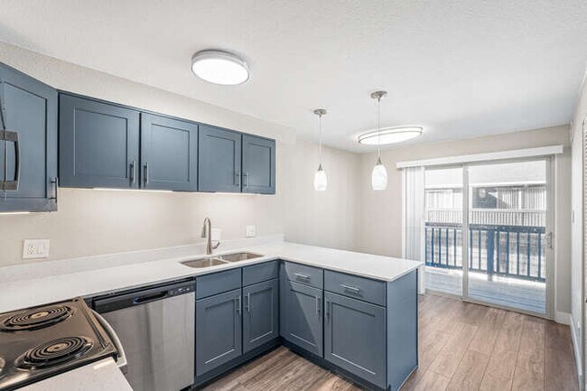 Bright and modern kitchen - Lamar Station