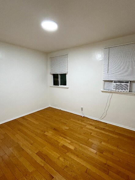 Building Photo - 1737 Sycamore Ave