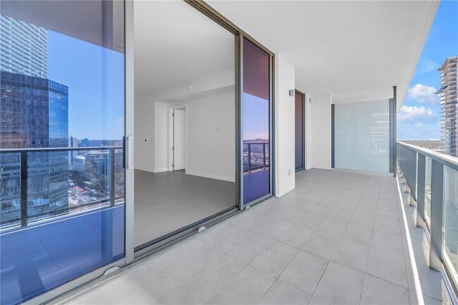 Building Photo - 275 1st Ave S