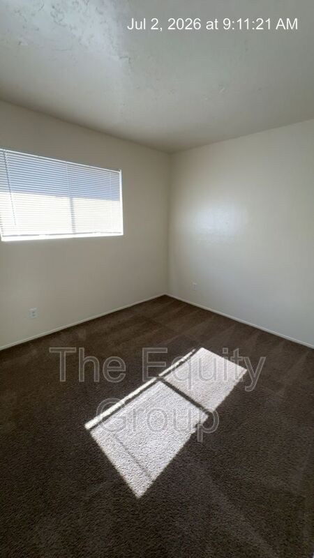 Building Photo - 529 E Kaweah Ave