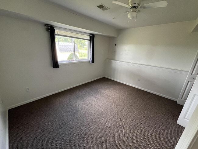 Building Photo - Spacious 4-Bedroom, 3-Bathroom House in Ca...