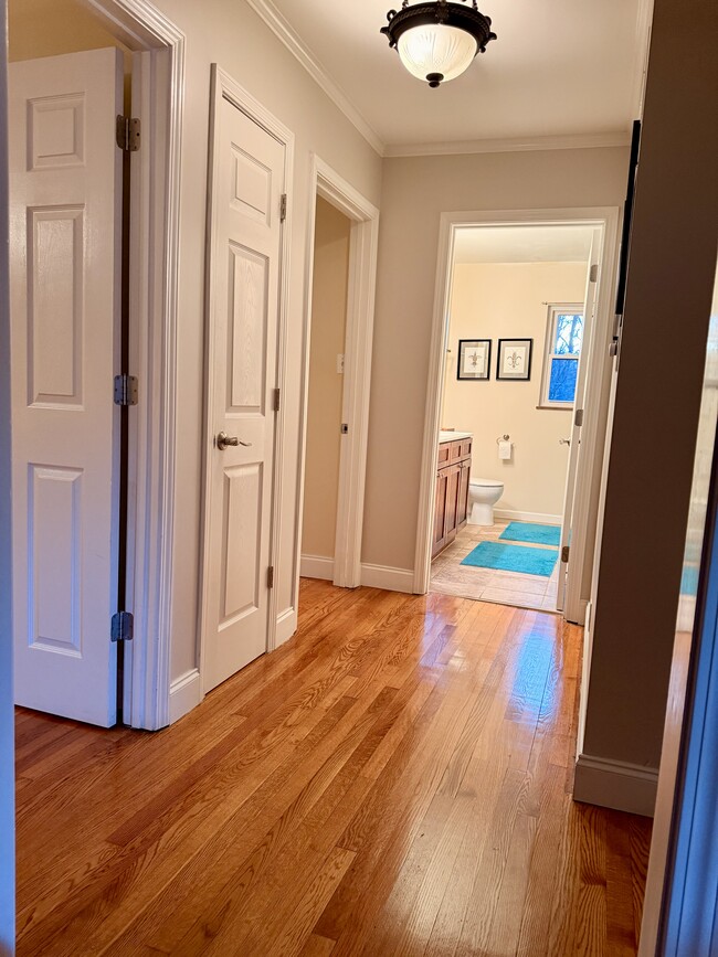 Building Photo - 5200 Skyline Dr