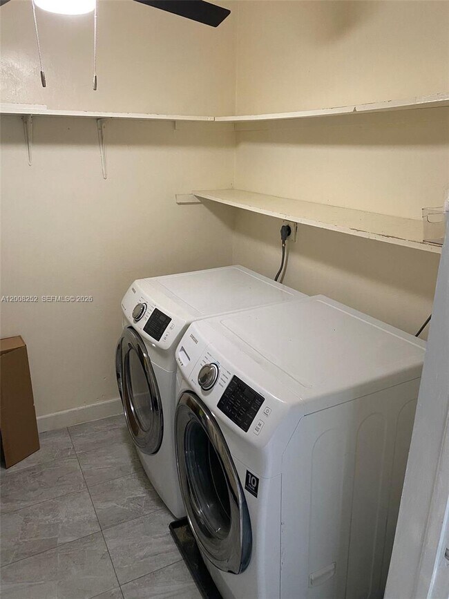 Building Photo - 1740 NE 56th St