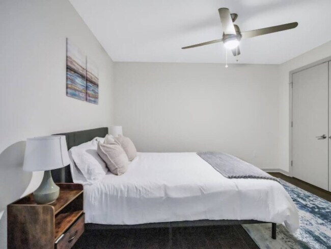 Building Photo - 1555 Elm St