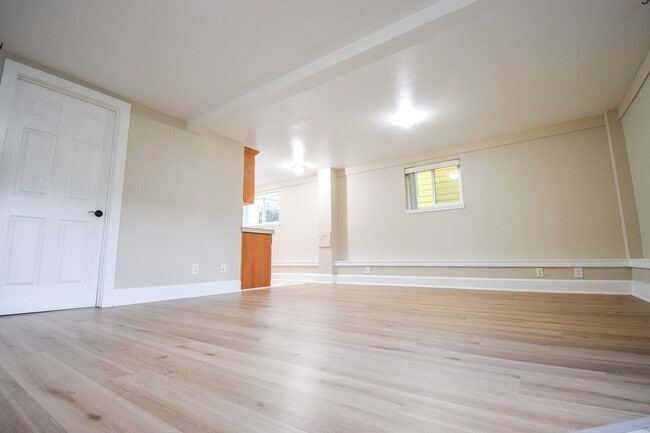 Building Photo - 22-128