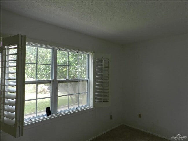 Building Photo - 23 E Samano St