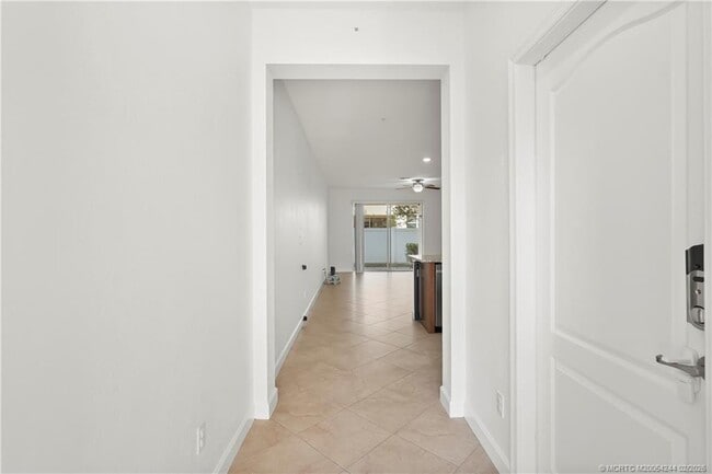 Building Photo - 9512 SW Merlin Ct