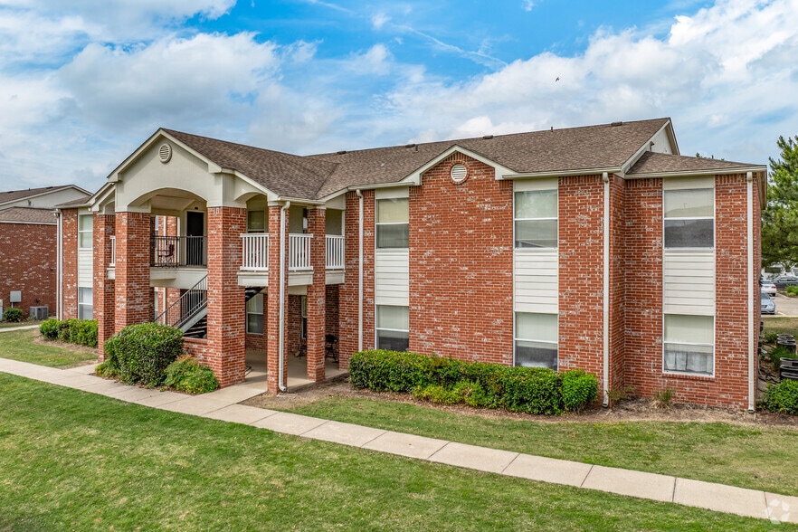 Building Photo - The Links at the Rock