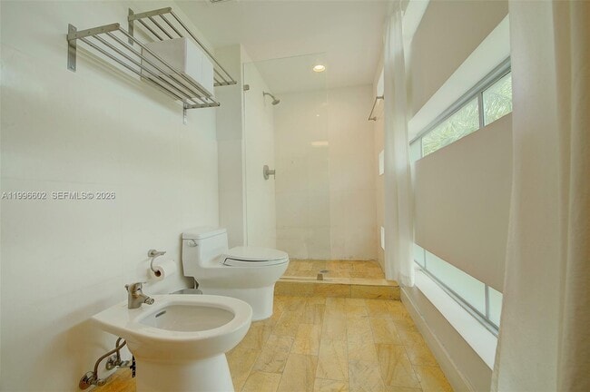 Building Photo - 1577 Bay Rd