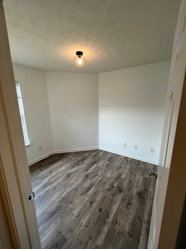 Building Photo - 1414 E New York St