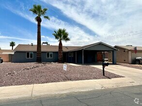 Building Photo - 4 Bedroom with pool in prime location