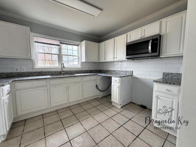 Building Photo - 4850 Southgate Pkwy