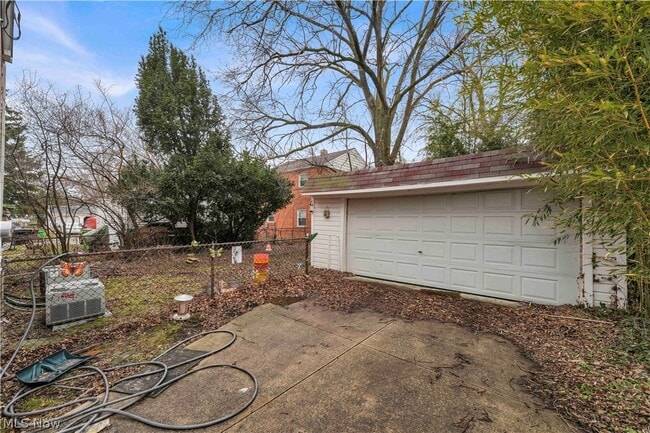 Building Photo - 478 E 222nd St