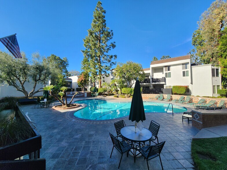 Building Photo - 18645 Hatteras St