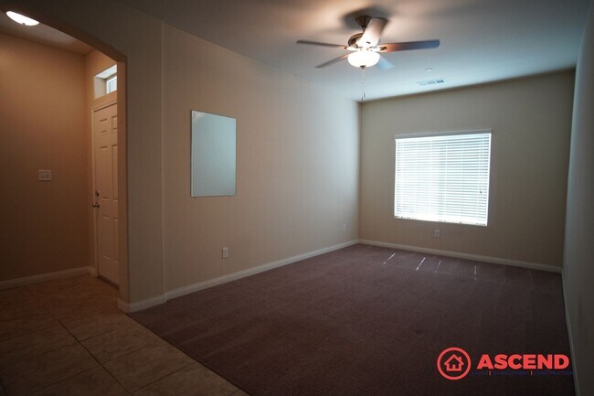 Building Photo - Stunning 4 Bed 2 Bath Home Off of Hosking and Wible!