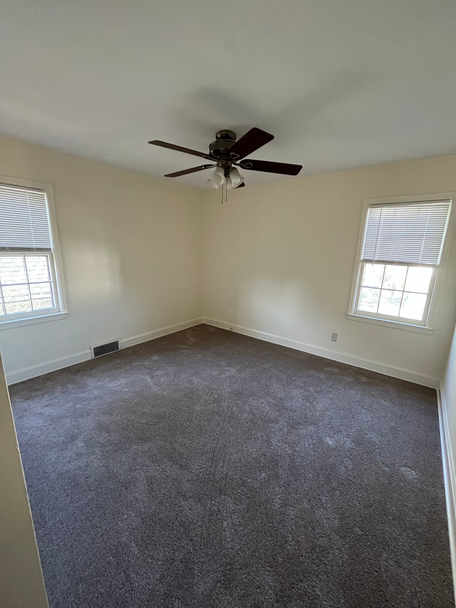 Bedroomx - 214 Delaware Rd