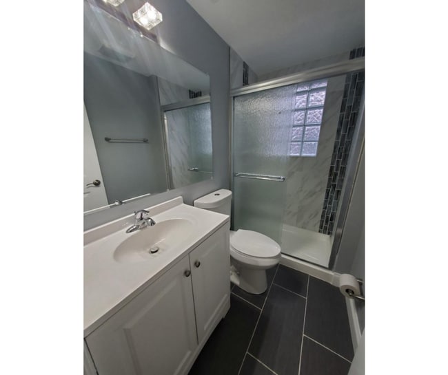 Building Photo - 3247 Magnolia Ave